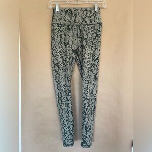 Varley Century Leggings 2.0 Tile Snake Size XS/22 inch waist  25 inch inseam
